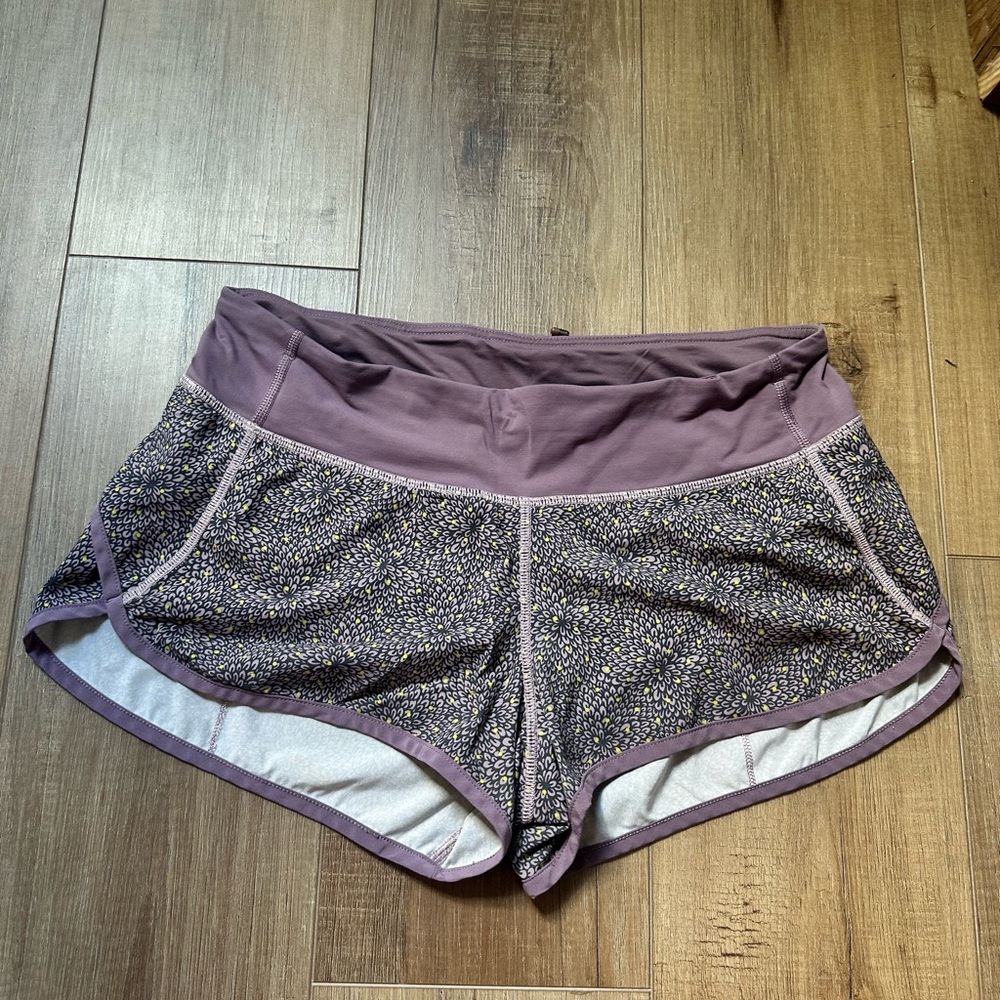 Women’s Lavender Floral lululemon vintage Shorts size 6